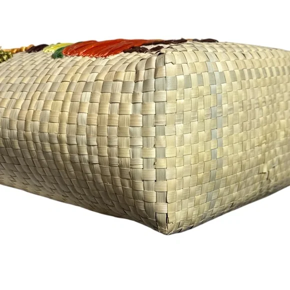 VINTAGE JAMAICA WOVEN STRAW AND FLORAL EMBROIDERED TOURIST TOTE - Picture 8 of 12